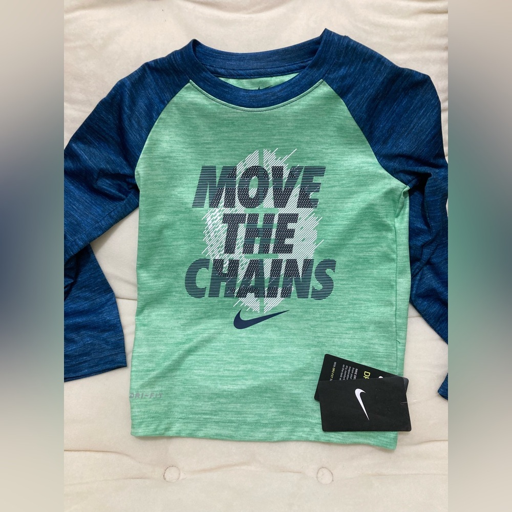 NWT NIKE KIDS TOP BOYS 4